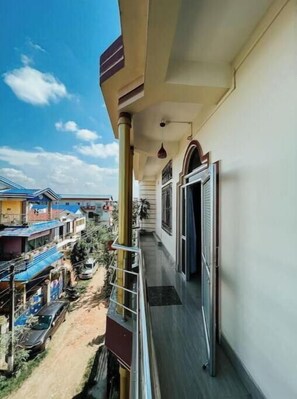 المنطقة المحيطة بالمنشأة