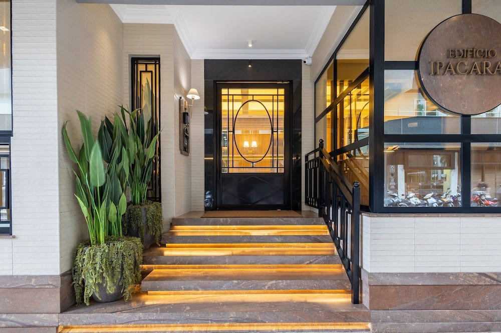 Apt w/ Balcony and Oceanfront View in BC - Ipc0901