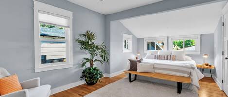 4 bedrooms, iron/ironing board, WiFi, bed sheets