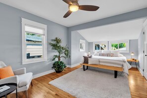 4 bedrooms, iron/ironing board, WiFi, bed sheets