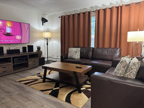 New Listing _ Muir Totem Comfy Home in Juneau Valley