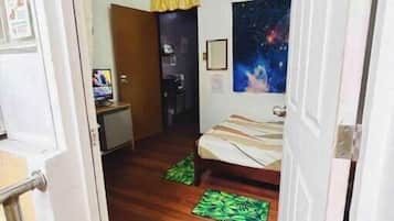 WiFi, bed sheets