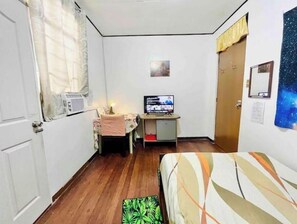 2 bedrooms, WiFi, bed sheets - Madera near SM Novaliches, Aircon/WiFi/Karaoke (Quezon City)