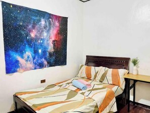 2 bedrooms, WiFi, bed sheets - Madera near SM Novaliches, Aircon/WiFi/Karaoke (Quezon City)