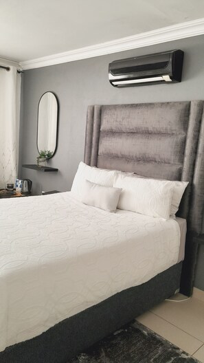 1 slaapkamer, een strijkplank/strijkijzer, wifi, beddengoed