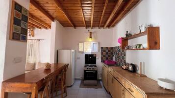 Geladeira, fogão, cooktop, chaleira elétrica