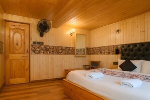 Deluxe Double Room | Laptop workspace, free WiFi - kashmir house (Anantnag)