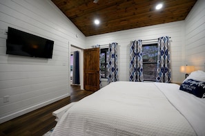 2 bedrooms, desk, travel cot, free WiFi