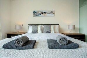 3 dormitorios, tabla de planchar con plancha, wifi y ropa de cama