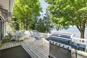 Outdoor dining - 8 Mi to State Park: Duck Lake Waterfront Home (Grawn)