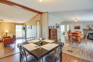 Dining - Large Private Yard: Home 16 Mi to Fall Creek Falls (Spencer)