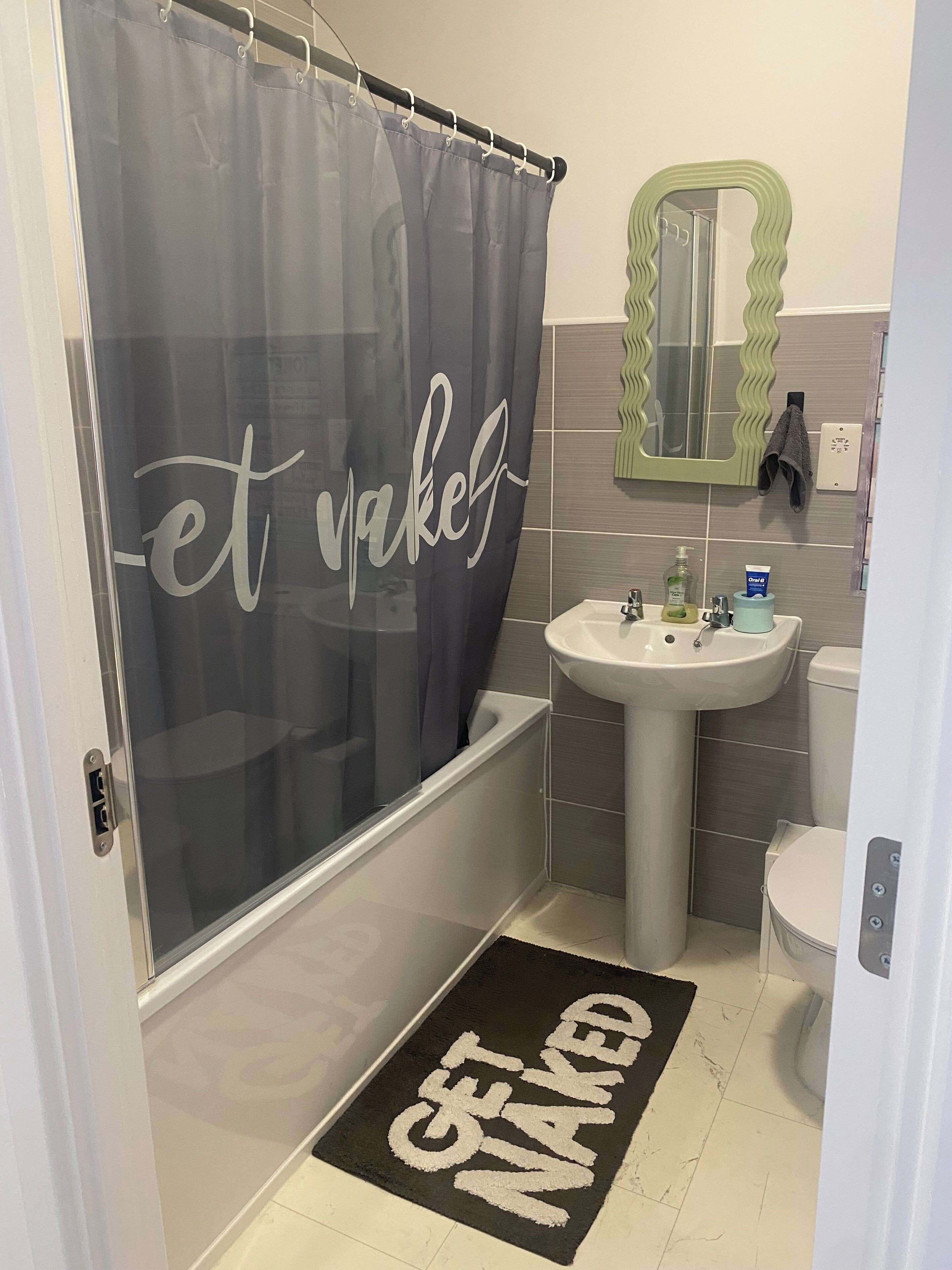 Towels, soap, shampoo, toilet paper