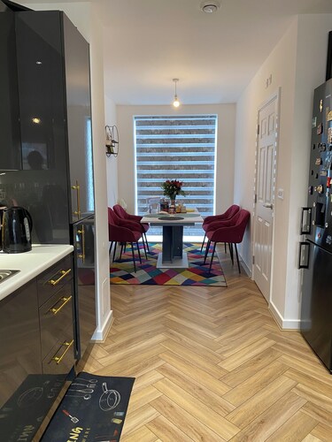 Stylish house in Rotherham/Sheffield area, with free private parking.