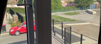 Stylish house in Rotherham/Sheffield area, with free private parking.