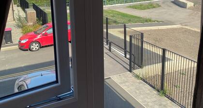 Stylish double room in Rotherham/Sheffield area. Free private parking!