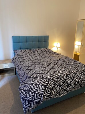 Iron/ironing board, WiFi, bed sheets