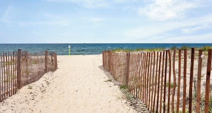 Ocean View Cottage • Walk to Beach + Firepit