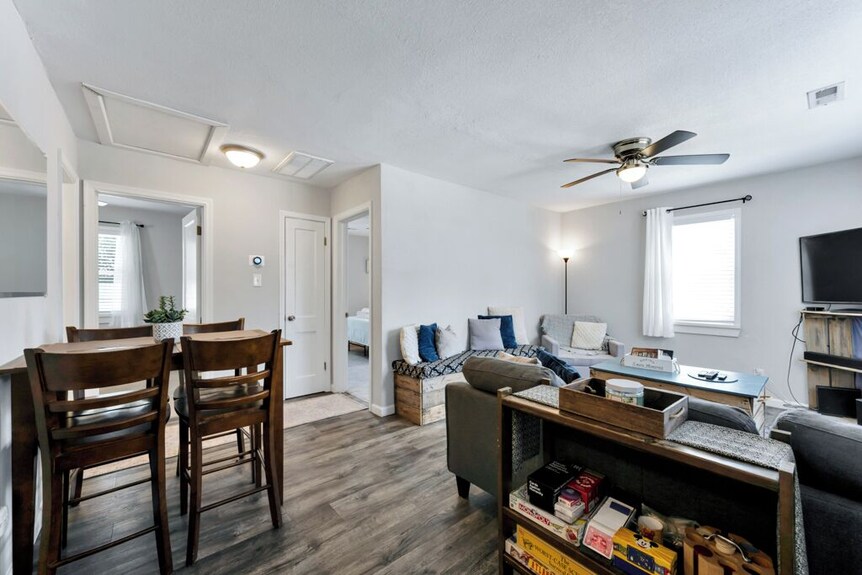 Ocean View Cottage Walk To Beach + Firepit - Norfolk, VA
