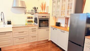 Mikrowelle, Ofen, Herdplatte, Geschirrspüler