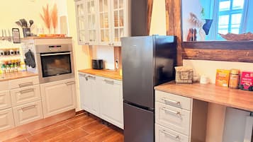 Microwave, oven, stovetop, dishwasher