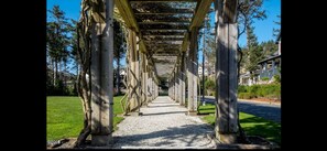 Property grounds - Luxury Olivia Beach Retreat • Sleeps 10 • Hot Tub, Game Room & Pet Friendly (Lincoln City)