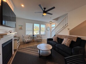 Smart-TV, Kamin, Tischfußball