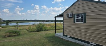 Cozy Cottage With a View in La Grange