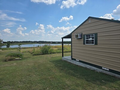Cozy Cottage With a View in La Grange