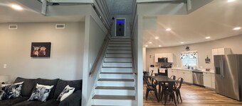 Red Grain Bin Home 3-bedroom 2.5 baths Near Lynchburg& Liberty