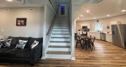 Red Grain Bin Home 3-bedroom 2.5 baths Near Lynchburg& Liberty