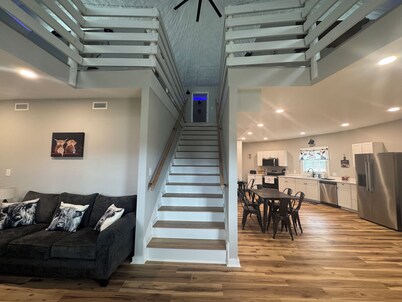 Red Grain Bin Home 3-bedroom 2.5 baths Near Lynchburg& Liberty