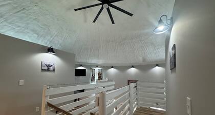 Red Grain Bin Home 3-bedroom 2.5 baths Near Lynchburg& Liberty