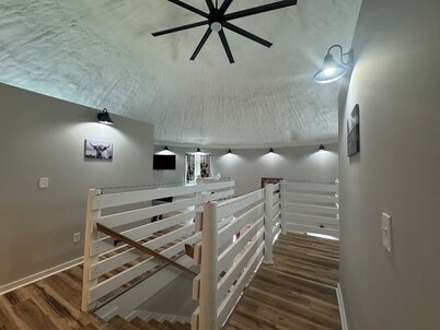 Red Grain Bin Home 3-bedroom 2.5 baths Near Lynchburg& Liberty