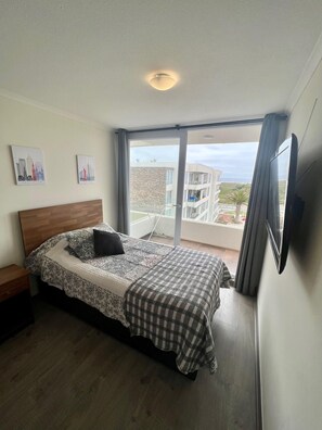 2 عدّة غرف نوم ومكواة/لوح كي وواي فاي وملاءات أسرّة