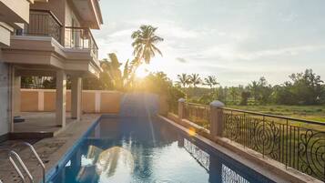 Outdoor pool, sun loungers