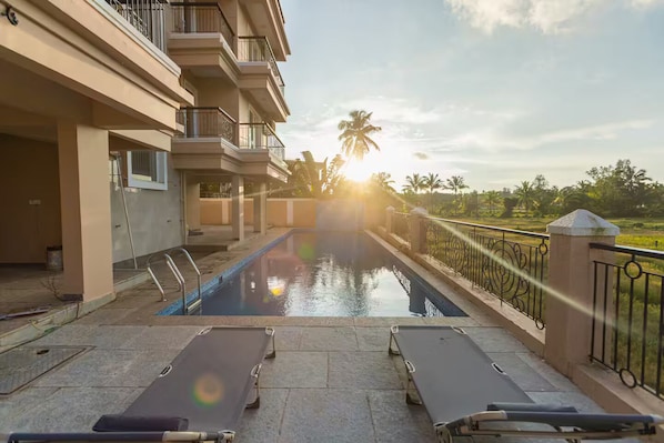 Outdoor pool, sun loungers