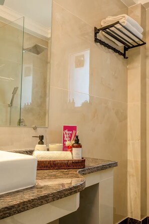 Shower, hair dryer, towels, soap - Coastal Calm by Da Alohas (Nerul)