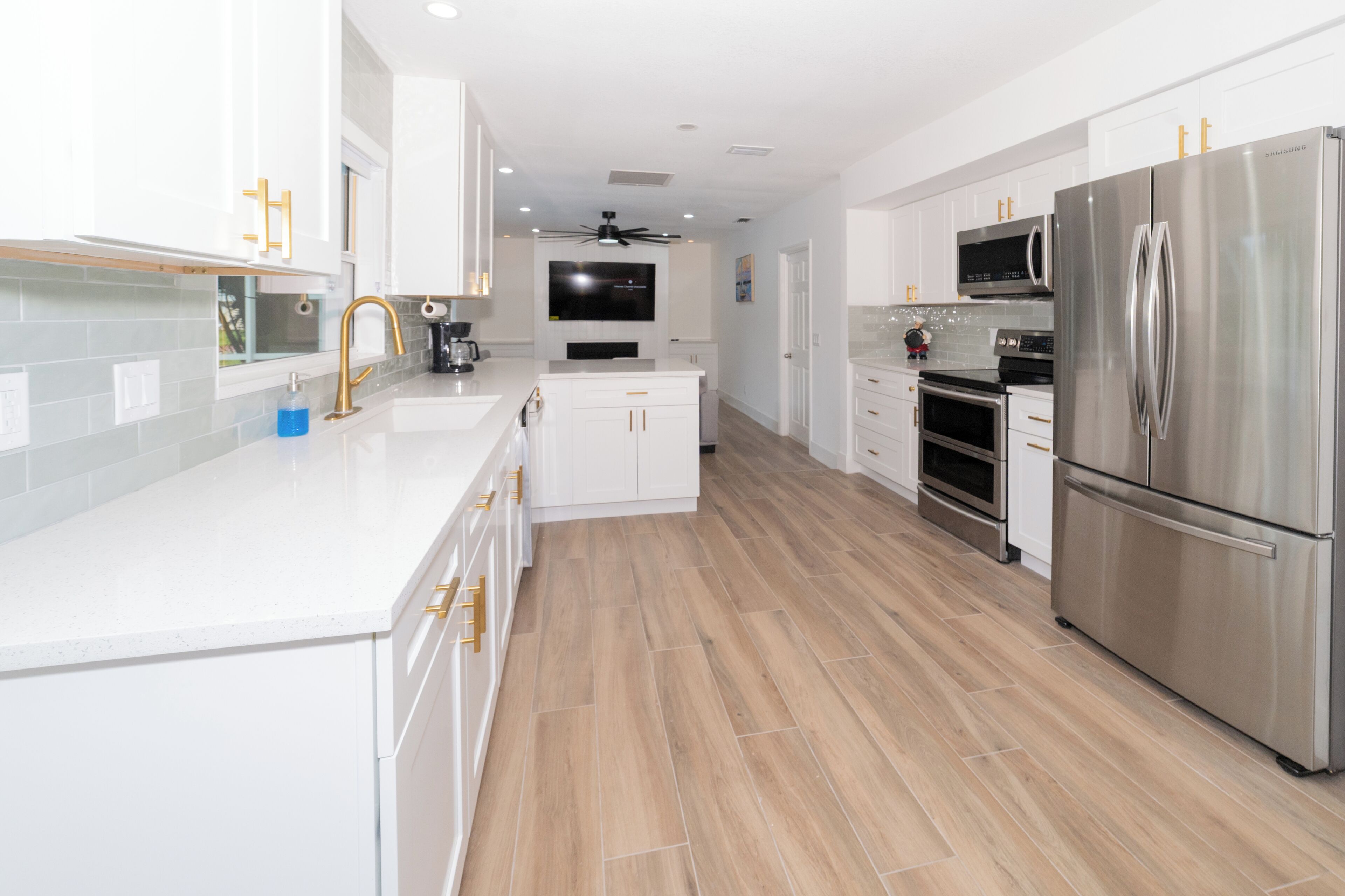 Mikrowelle, Ofen, Herdplatte, Geschirrspüler