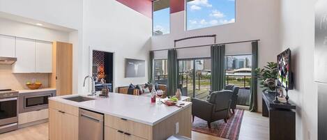 Refrigerador, microondas, horno y parrilla de estufa