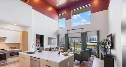 Skyline Views from Nashville Penthouse – Pool & Walkable to Broadway