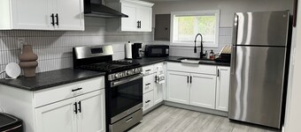 Charming 2-bedroom house with AC in Coloma