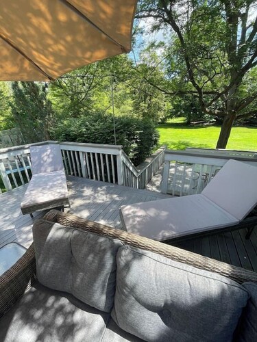 Quiet Guest Space with Hot Tub, Laundry, and Gym