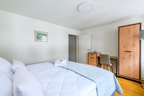 Fer et planche à repasser, Wi-Fi gratuit, draps fournis
