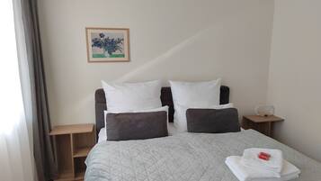 1 dormitorio, tabla de planchar con plancha, wifi gratis y ropa de cama