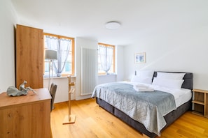 Iron/ironing board, free WiFi, bed sheets