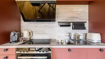 Réfrigérateur, four, lave-vaisselle, cafetiÚre/bouilloire