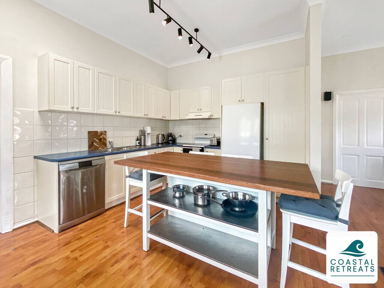 雪櫃、微波爐、焗爐、爐具