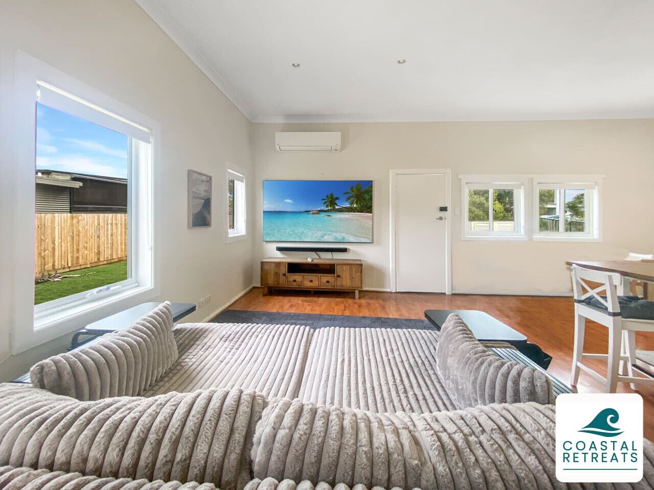 Télévision, espaces bureaux, écrans d'ordinateur