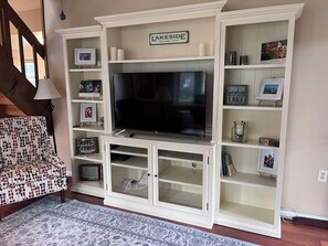 Interior - Spacious 3BR/2BA Lakeside Retreat - Modern Comfort, Historic Charm. (Lakeside)