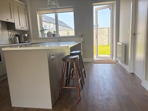 Micro-ondes, four, plaque de cuisson, lave-vaisselle